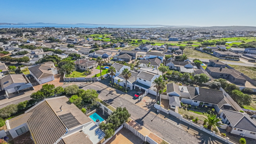 8 Bedroom Property for Sale in Country Club Western Cape